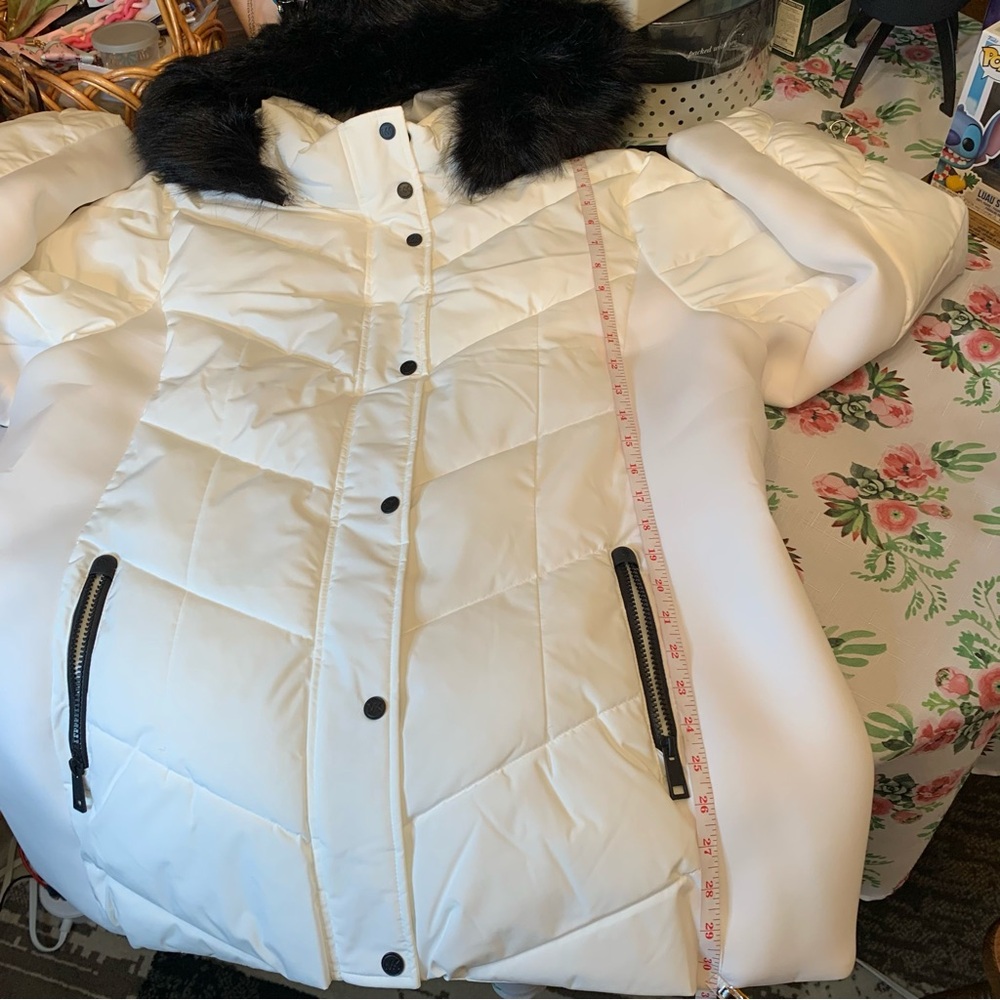 🌷HP🌷❤️🌟Price Drop🌟❤️Michael Kors Snowy White Puffer with Black Faux Fur Trim - Picture 12 of 16